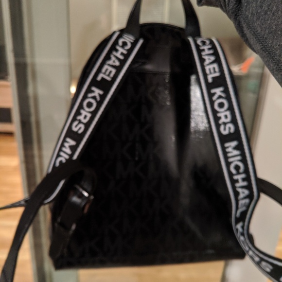 Michael Kors Rhea Zip MD - Glossy Black - Picture 3 of 5